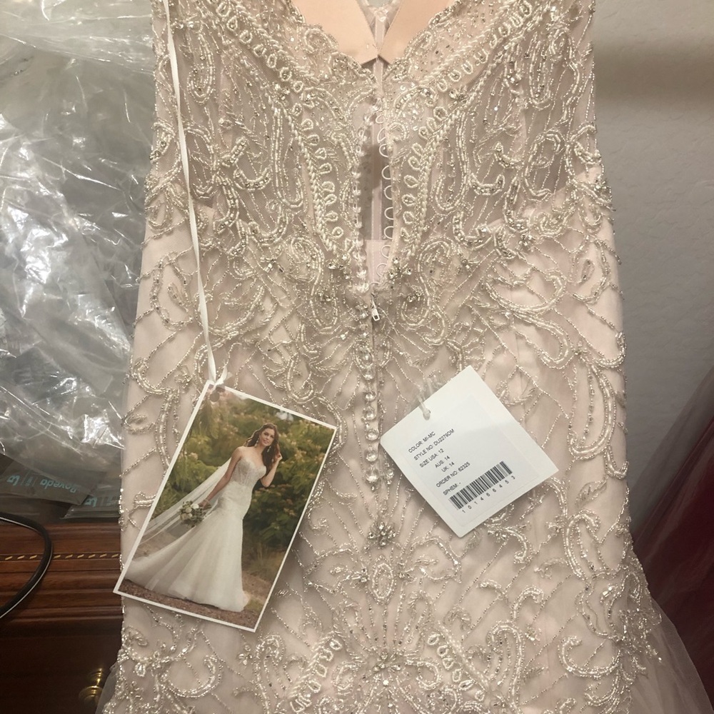 ❌SOLD❌ Gorgeous Gown! - Picture 5 of 12